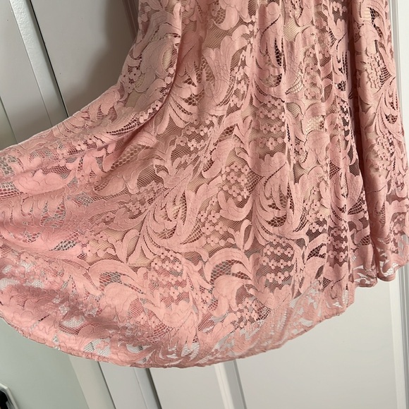 Beautiful lace dress - Picture 4 of 6